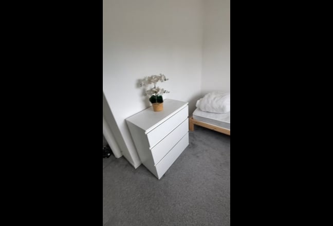 5 Bed Property - All Bills inc  Main Photo