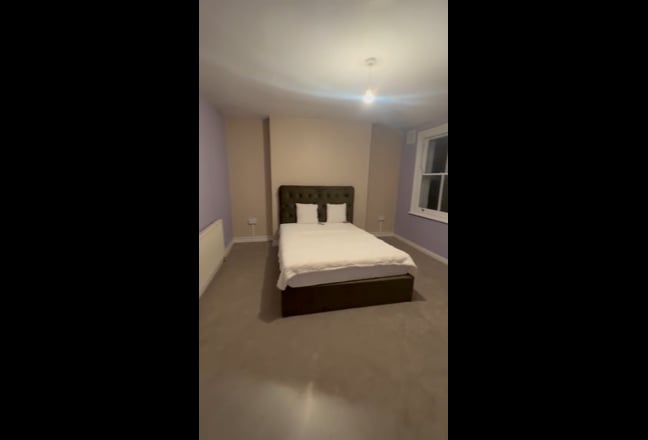 Very large double bedroom N16! Main Photo