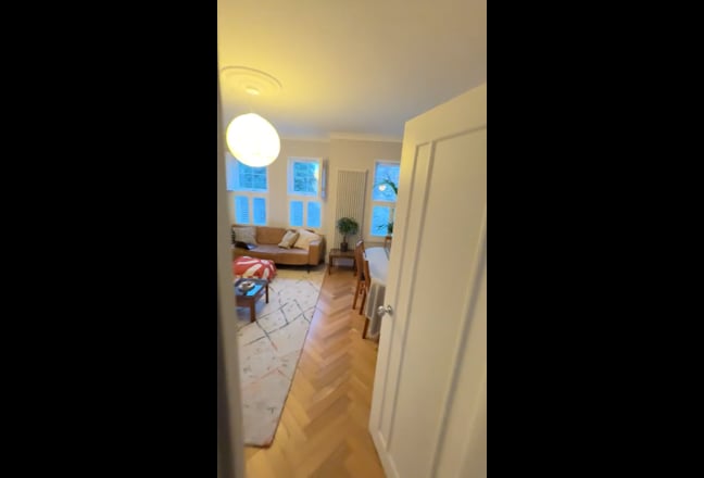 Spacious Bedroom (King) w/ Bathroom - Leytonstone Main Photo