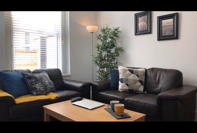 🌟Friendly Professional House, Easy City Access🌟 Main Photo