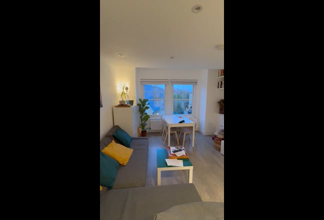 2 double rooms in lovely Oval flat with terrace Main Photo