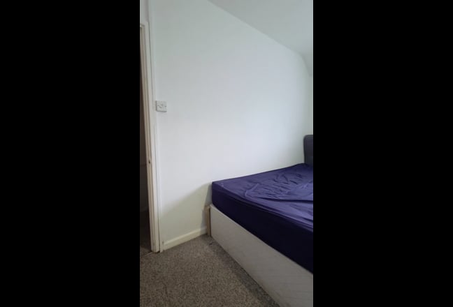 Spacious furnished Double Room to let in Dagenham Main Photo