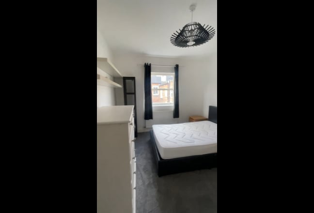 Spacious double bedroom in Fulham with roof terrac Main Photo