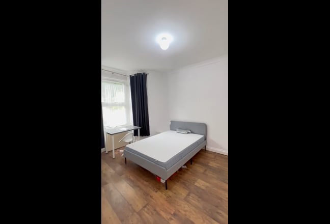 2-Rooms to rent in a house shares (Seven sisters ) Main Photo