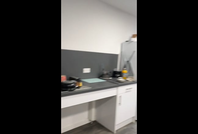 Private ensuite room available for students Main Photo