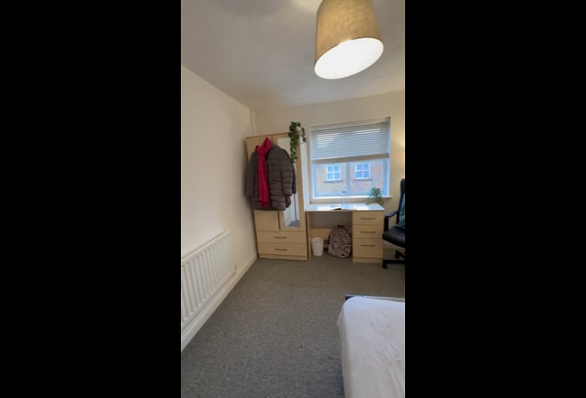 1 Bed room - 10 mins to UWE. £670 all bills Main Photo