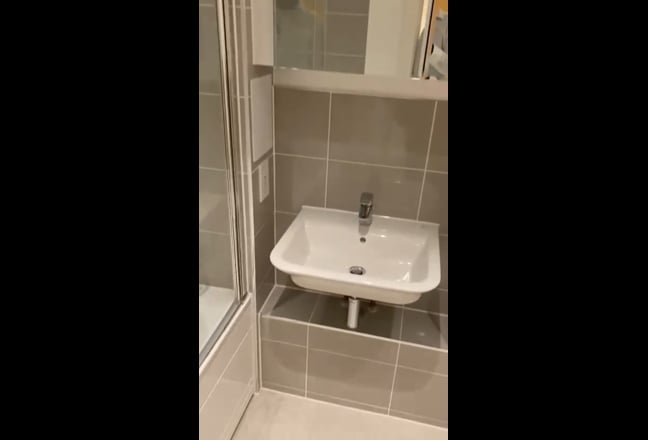 1 king size bedroom available in 2 bed flat Main Photo