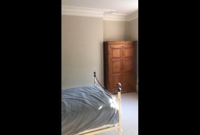 Large Double Room near Train Station Main Photo