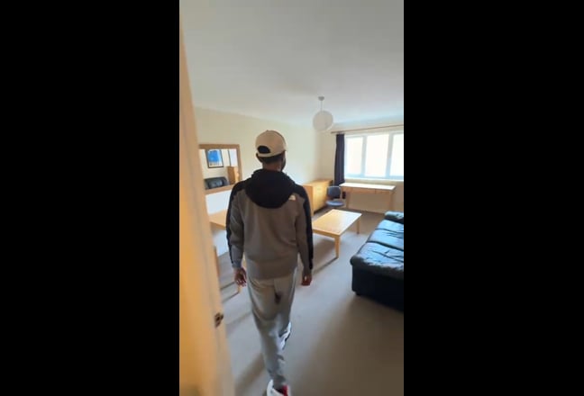 Short Let: Big Room in Reading Town Main Photo