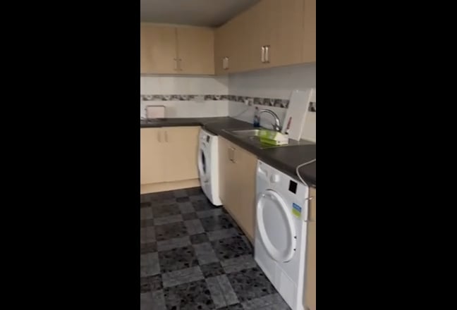 Spacious Double room for rent in Sellyoak Main Photo