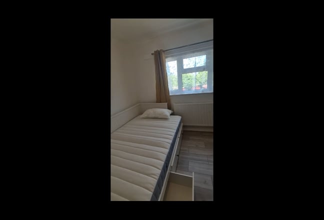 Room in shared house  Main Photo