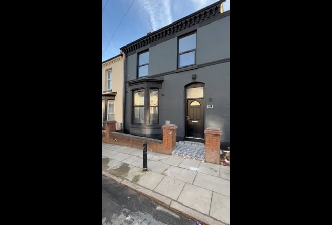 Newly refurbished Property Rooms Available Main Photo