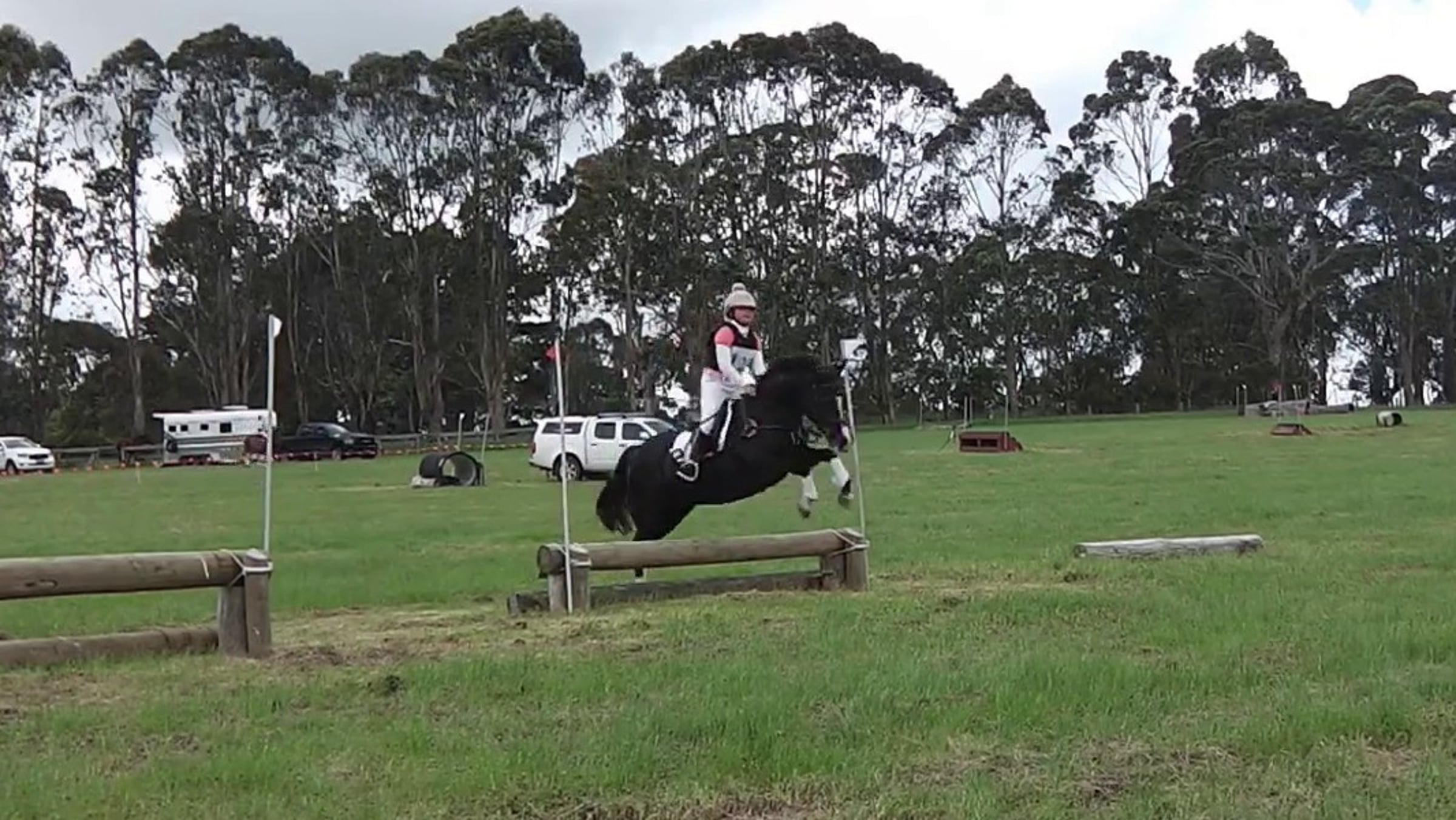 Isabella Grinter Telford riding Burrowa Onyx 127 EvA50 Colac EA Horse ...