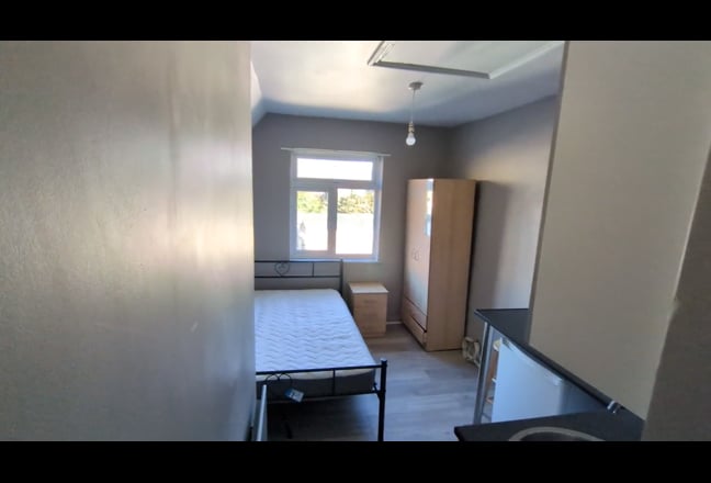 Studio Flat Zone 2 Central West London Westfield  Main Photo