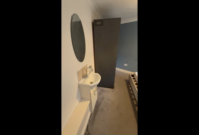 NO DEPOSIT Double £675 | All Bills Included Main Photo