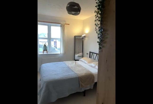 Sunny Room + Private Bathroom  | Garden | Central Main Photo