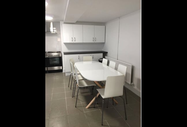  Ex  Large Single Ensuite Licensed Hmo 685 Pcm Main Photo