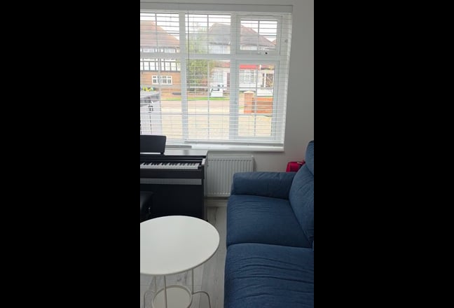 3-Month Rental from 6 Dec – Modern Home in N20 – B Main Photo