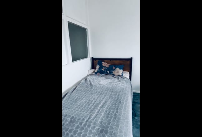 Single Room to let Main Photo