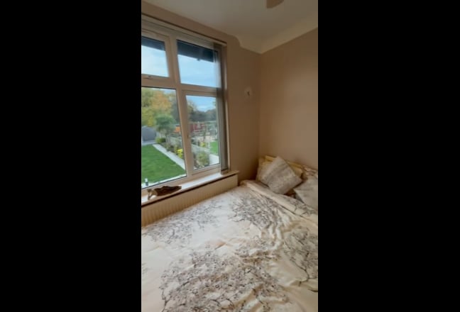 Modern Ensuite – Fast WiFi & Great Transport Main Photo