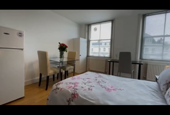 Double Studio Flat in South Kensington Main Photo