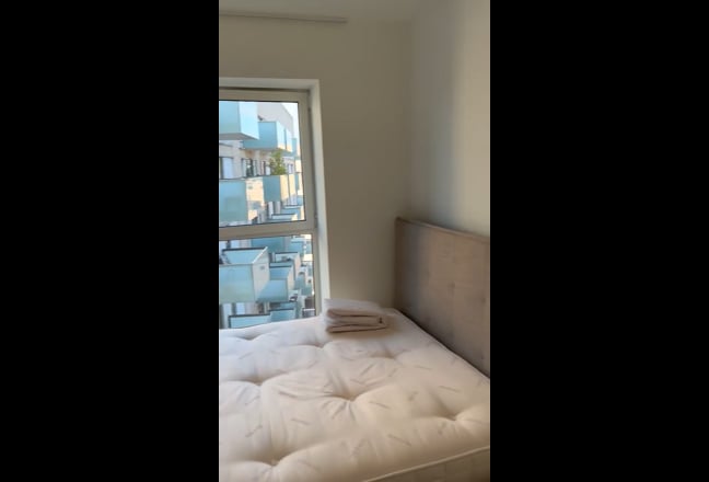 Luxury 3 bed apartment w/ balcony in Stratford  Main Photo