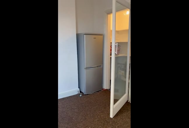  City Centre,  Peterborough, double room & lounge Main Photo