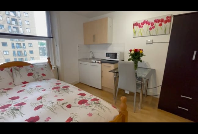 Bright Double Studio in SW7 Main Photo