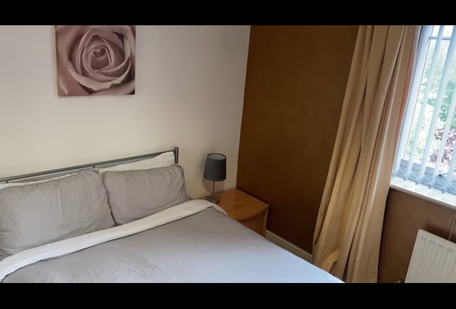 Double room available- Ideal for Graduate Students Main Photo