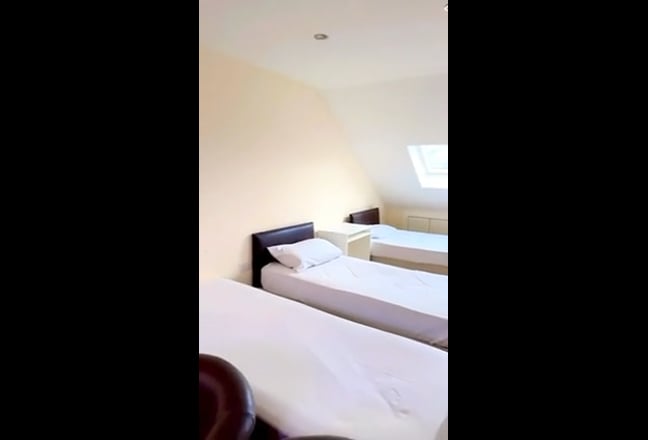   Extra Large double room  with ensuite bathroom.  Main Photo