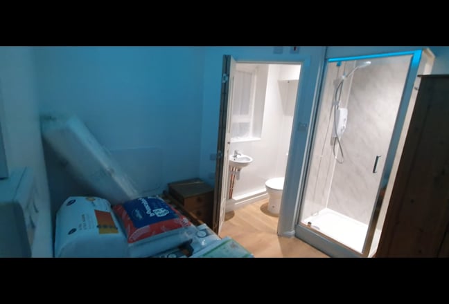 Very Large Ensuite Double Room  Main Photo