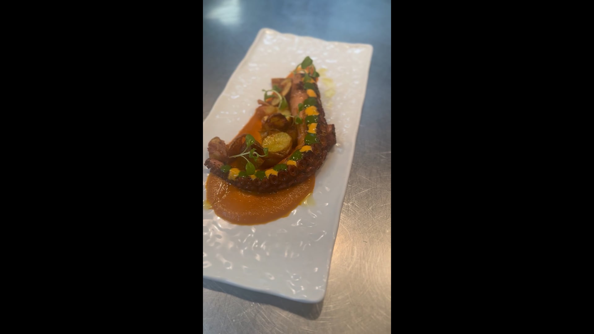 Promotional video thumbnail 1 for Chef Camilo Rojas