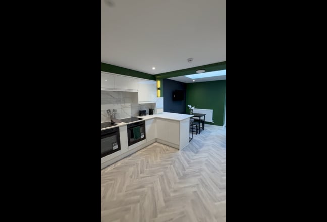 Luxury En-suite Double Room (Furnished) Available  Main Photo