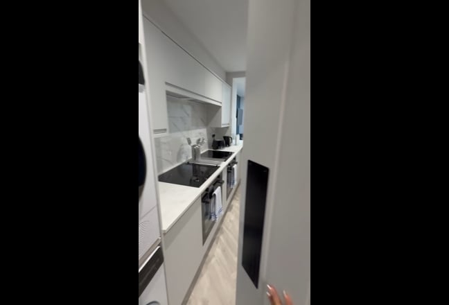 Luxury En-suite Double Room (Furnished) Available  Main Photo