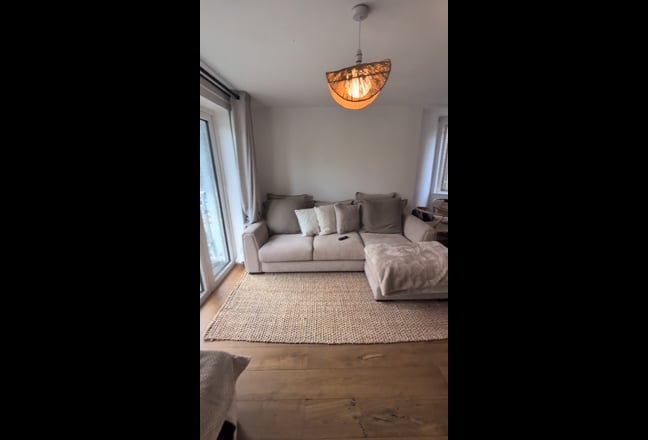 Bright, Modern 1-Bed Flat in Finsbury Park Main Photo