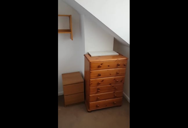 Spacious double  & a double room available now s2  Main Photo