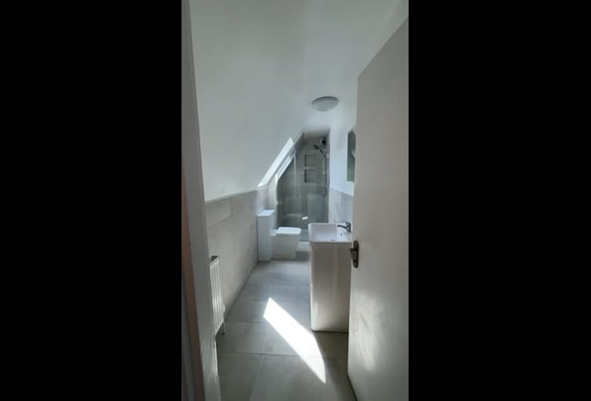 Double room in modern shared flat (Unfurnished) Main Photo