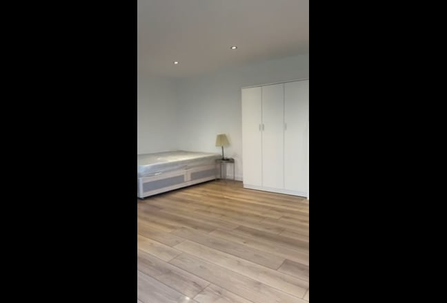 Studio Flat  Main Photo