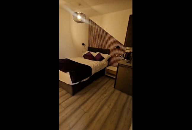 Stunning studio close to Rolls Royce Main Photo