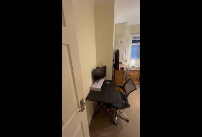 REDUCED, availible now, Ensutie double room  Main Photo