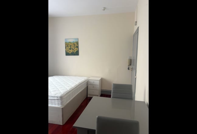 Double Room Kilburn Station  Main Photo