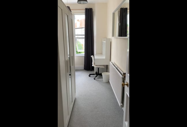 Furnished Double Room on Gloucester Road Main Photo