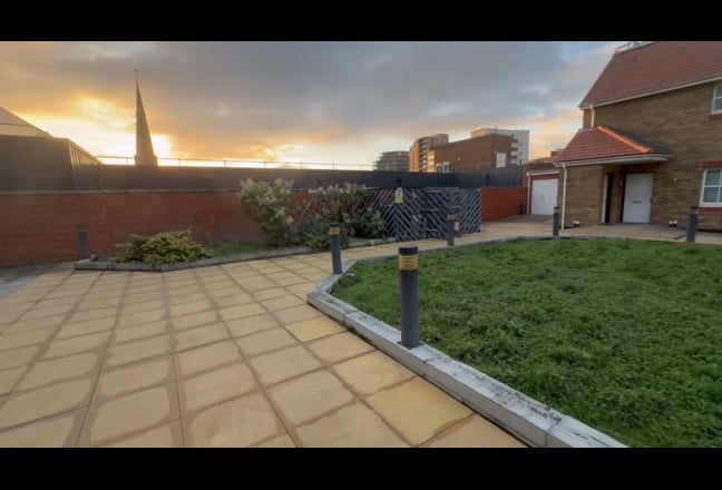 Semi-Studio Room in London - Short or Long lets Main Photo