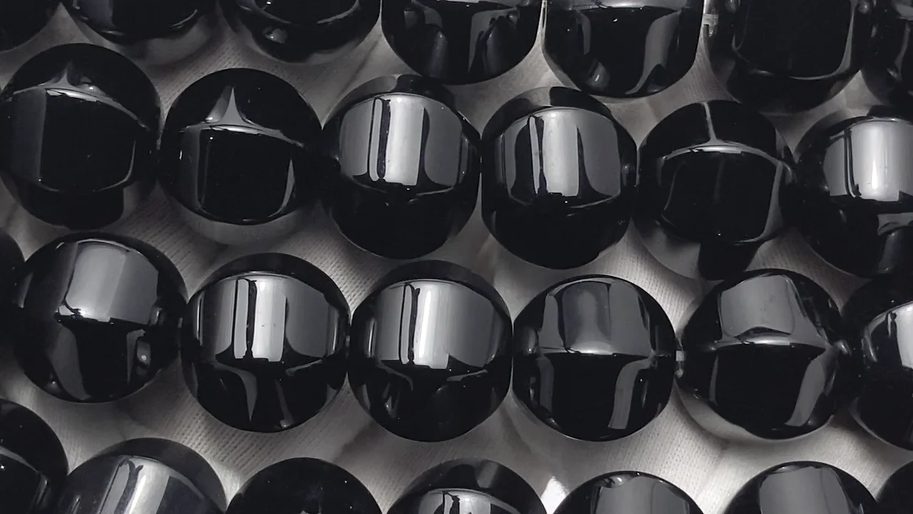 天然オニキス　1,718グラム Cricket President 39 mm - Pistachio Green