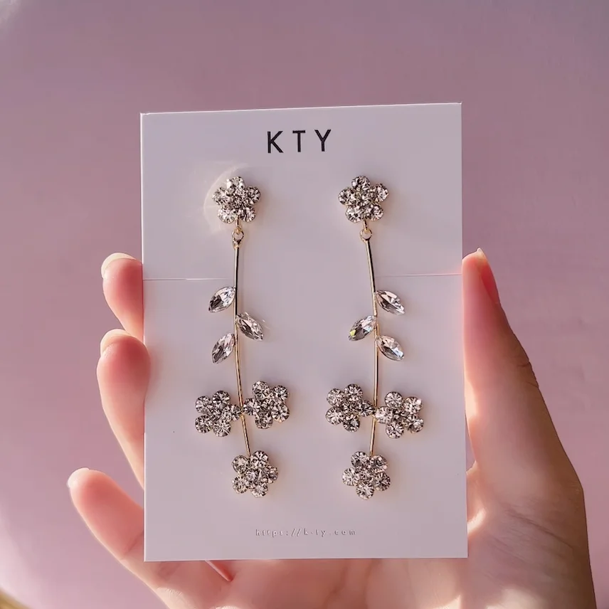 クリスタルイヤリング 花形状 アメリカ製 Veil 4Flower ピアス | KTY