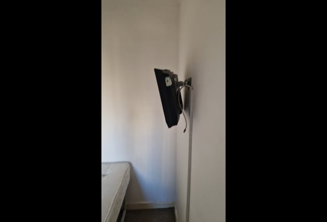 Wapping, spacious double size room all bill   Main Photo