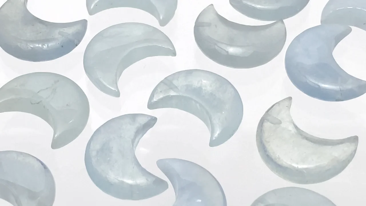 高品質　アクアマリン　月　ムーン　握り石　高騰　天然石 アクアマリン AA++ 月モチーフ18×14mm 【片穴】 2個 - 天然石ビーズ