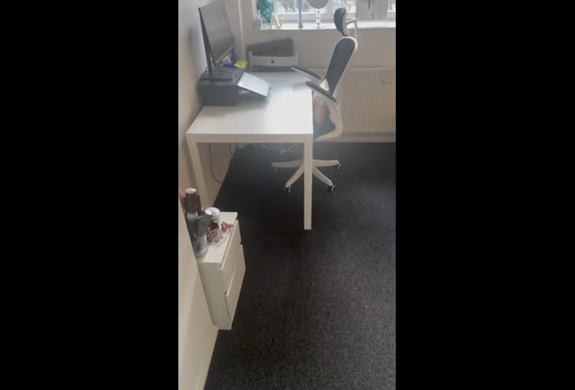 Large Double Room in a Modern Flat Main Photo