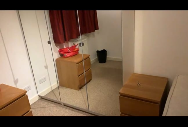 Wapping, spacious double size room all bill   Main Photo