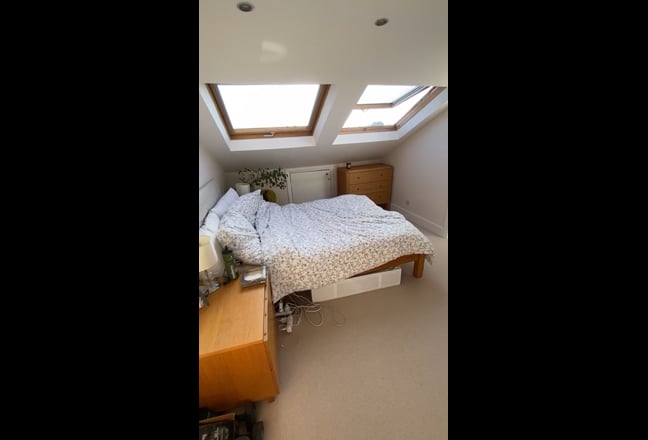 Large dble room, en-suite in family house SW11 Main Photo